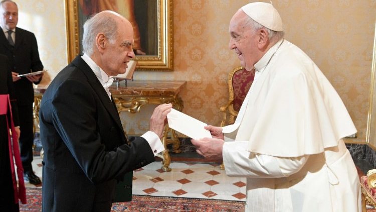 Papa recebe o novo embaixador do Brasil junto à Santa Sé