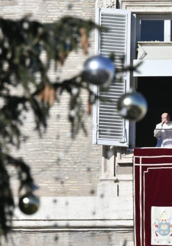 Papa: rumo ao Natal, valorizar o silêncio e a sobriedade, inclusive nas redes sociais