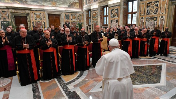 O Papa: abençoar as pessoas e não a união, a bênção não exige perfeição moral