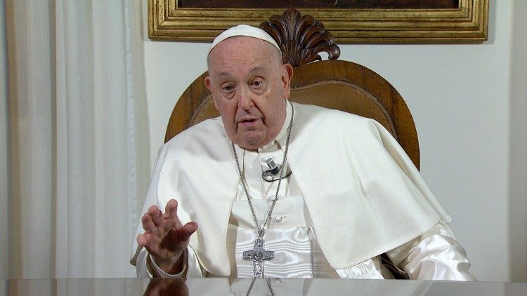 O Papa sobre os casais irregulares: “o Senhor abençoa todos, todos, todos”