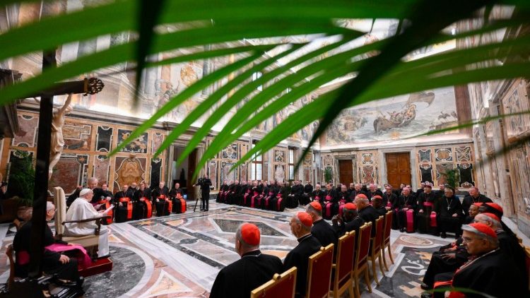 O Papa: a liturgia não é apenas para especialistas, é preciso formar bem os leigos