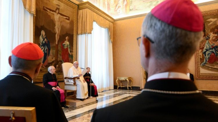O Papa: como Jesus, aproximar-se de quem sofre com compaixão e inclusão