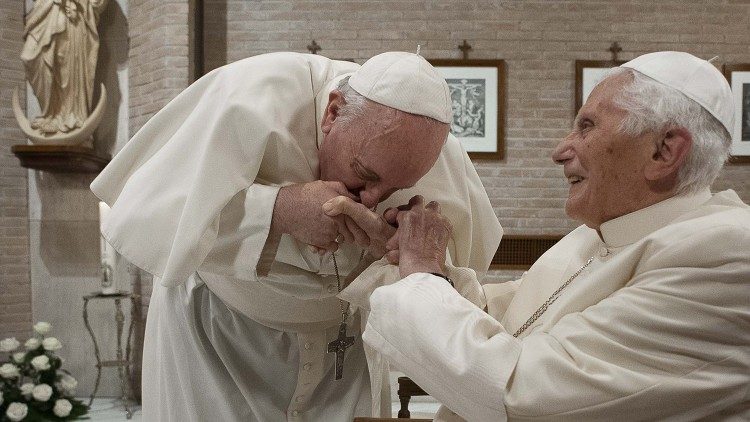 Francisco recorda Bento XVI em livro com lançamento na quarta: “foi um pai para mim”
